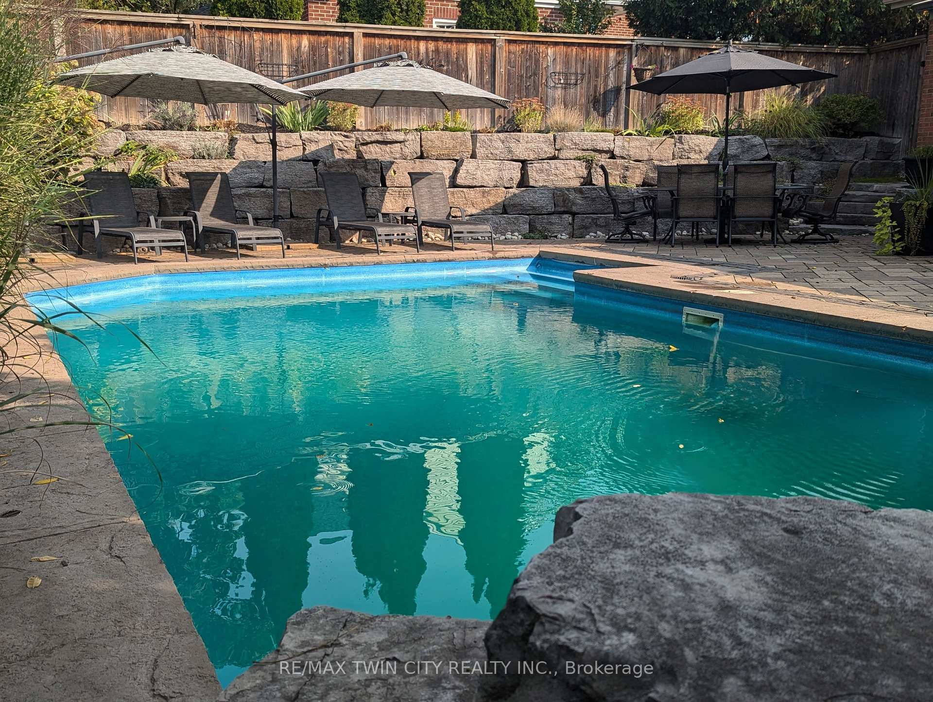 Photo 33 of 33 Woodview Crescent, Kitchener — HOMEH
