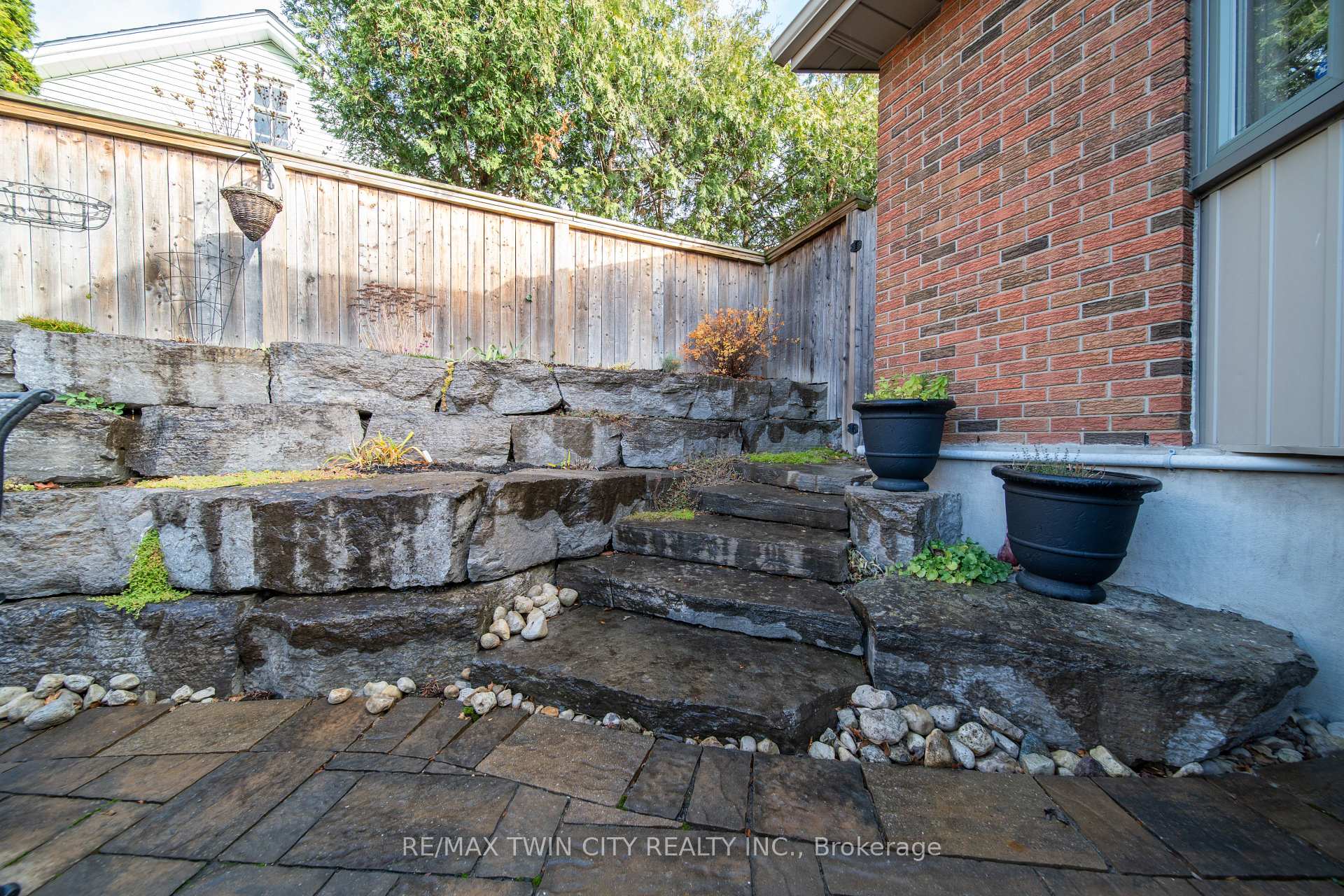 Photo 37 of 33 Woodview Crescent, Kitchener — HOMEH
