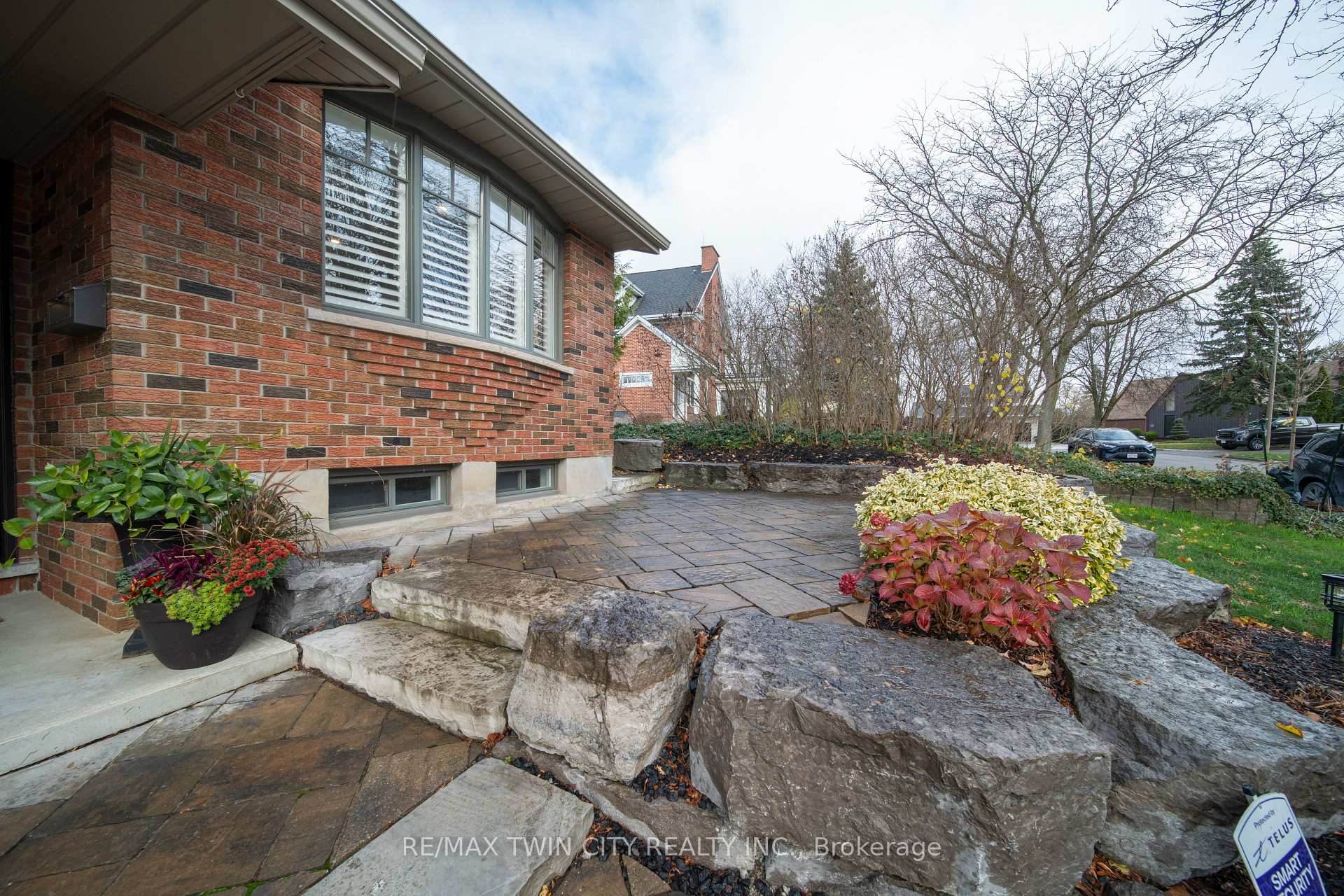 Photo 40 of 33 Woodview Crescent, Kitchener — HOMEH