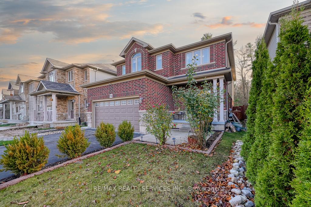 Photo 2 of 716 Robert Ferrie Drive, Kitchener — HOMEH