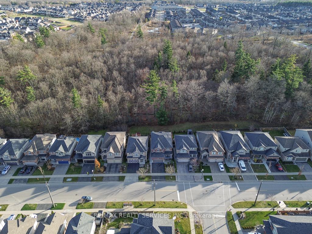 Photo 4 of 716 Robert Ferrie Drive, Kitchener — HOMEH