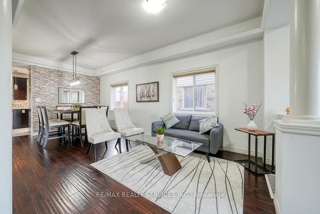Photo 8 of 716 Robert Ferrie Drive, Kitchener — HOMEH
