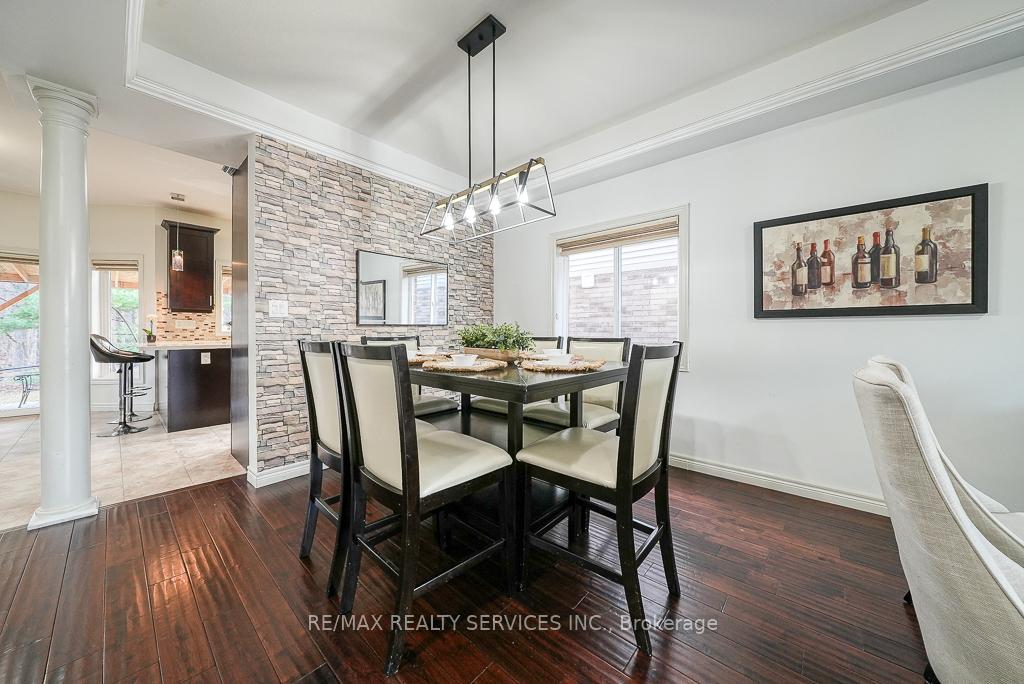 Photo 10 of 716 Robert Ferrie Drive, Kitchener — HOMEH