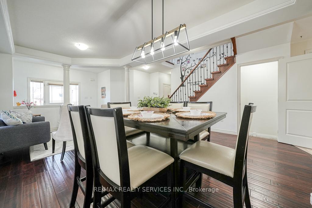 Photo 11 of 716 Robert Ferrie Drive, Kitchener — HOMEH