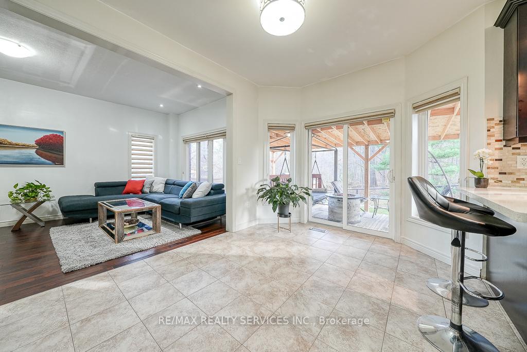 Photo 15 of 716 Robert Ferrie Drive, Kitchener — HOMEH