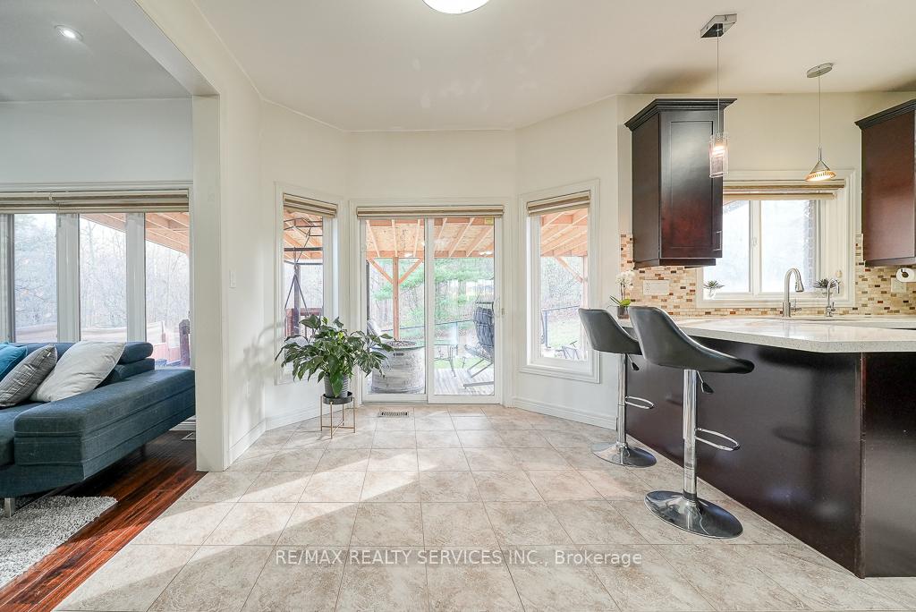 Photo 16 of 716 Robert Ferrie Drive, Kitchener — HOMEH