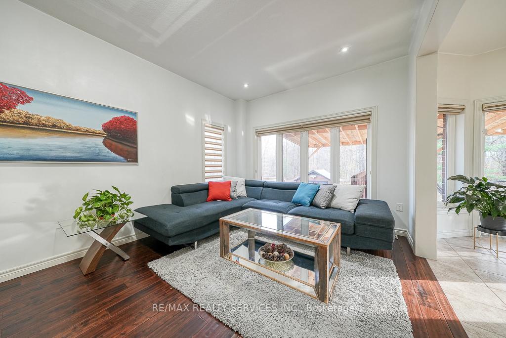 Photo 17 of 716 Robert Ferrie Drive, Kitchener — HOMEH
