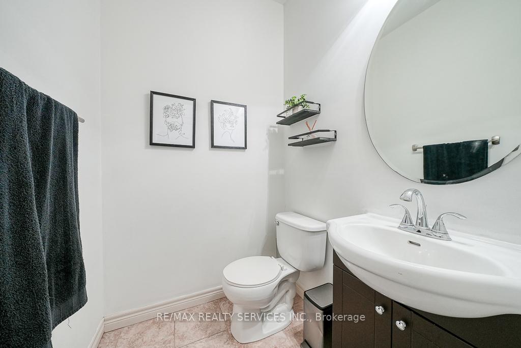 Photo 19 of 716 Robert Ferrie Drive, Kitchener — HOMEH