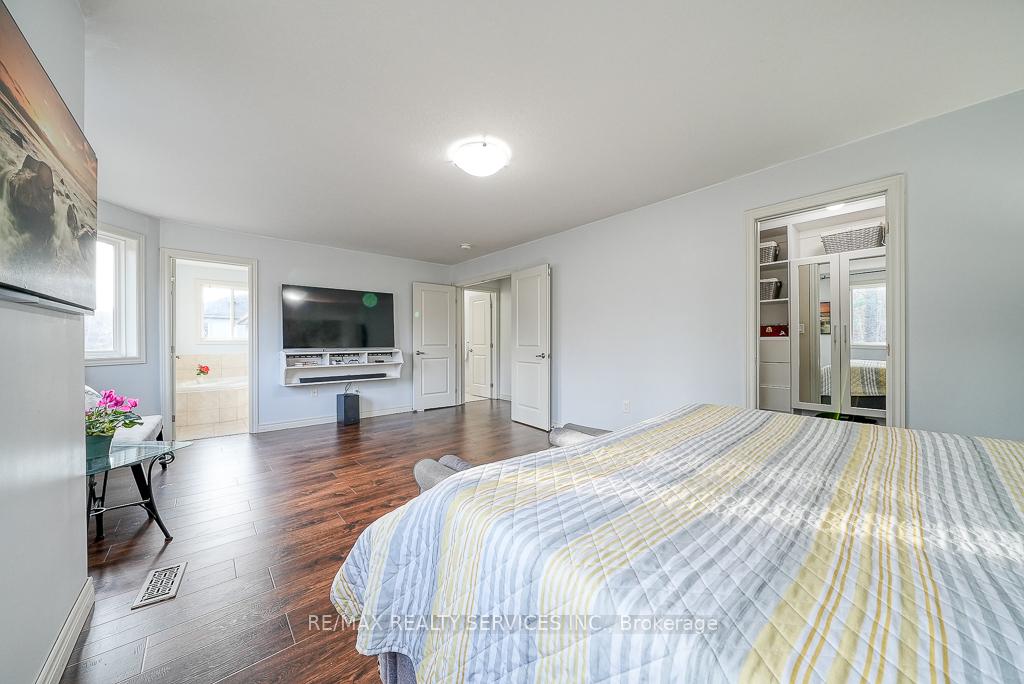 Photo 22 of 716 Robert Ferrie Drive, Kitchener — HOMEH