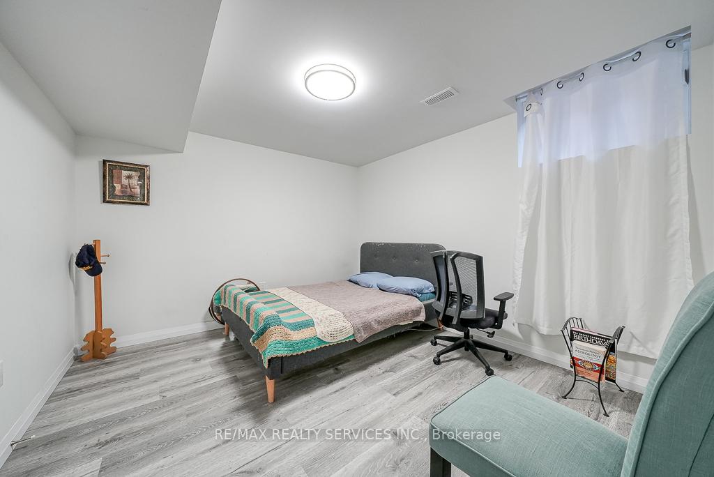 Photo 30 of 716 Robert Ferrie Drive, Kitchener — HOMEH