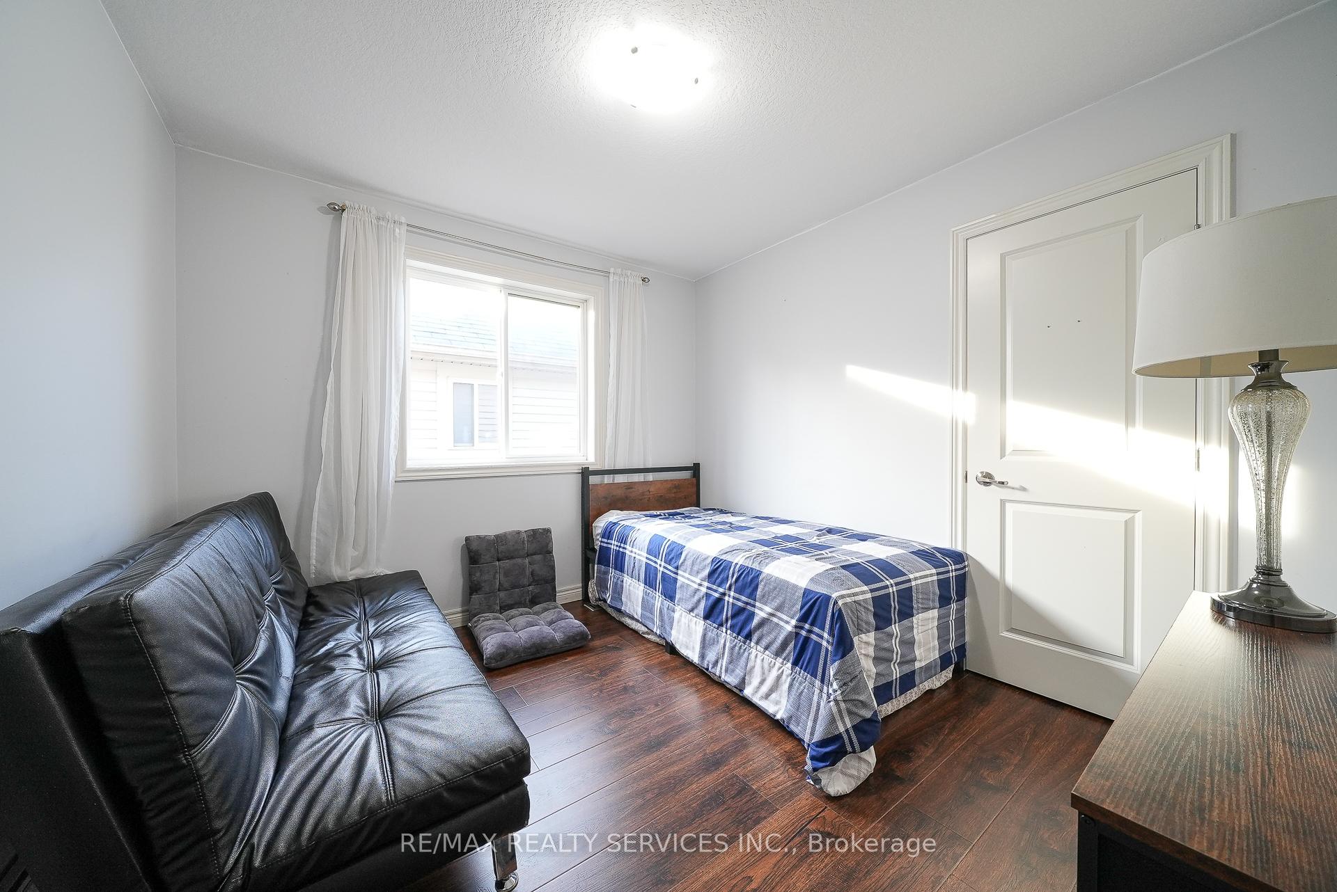 Photo 31 of 716 Robert Ferrie Drive, Kitchener — HOMEH