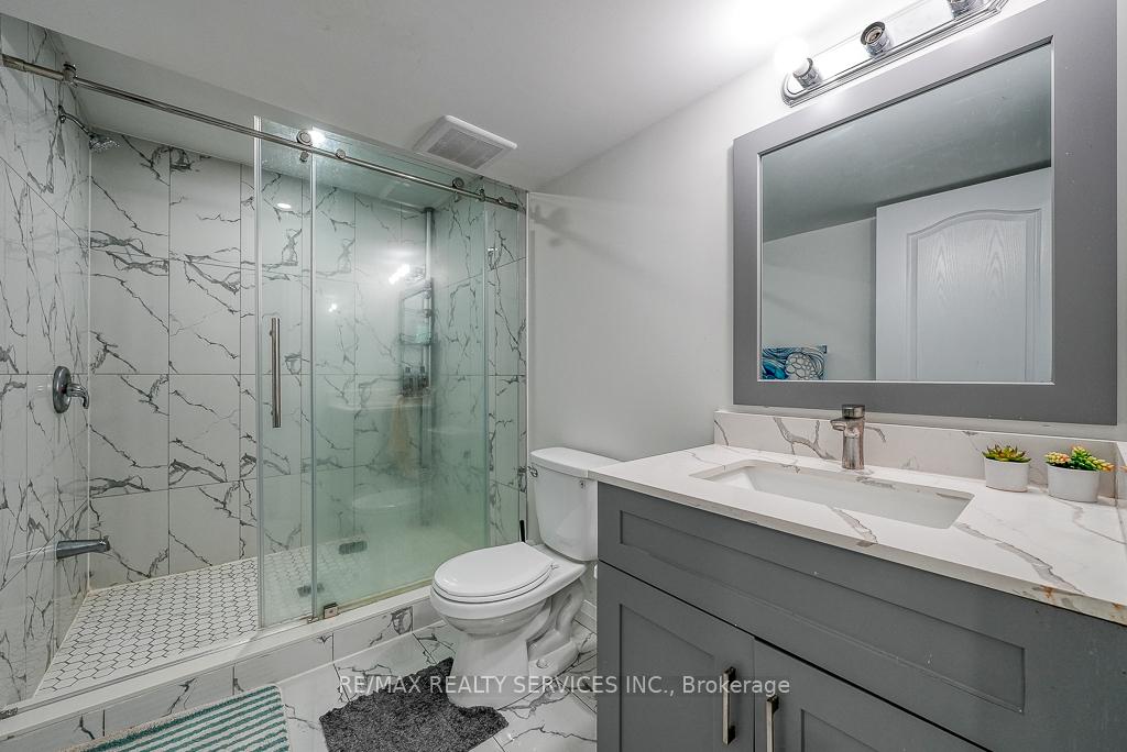 Photo 32 of 716 Robert Ferrie Drive, Kitchener — HOMEH