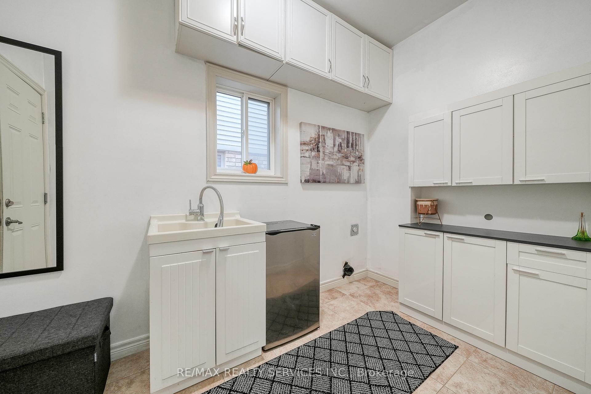 Photo 33 of 716 Robert Ferrie Drive, Kitchener — HOMEH