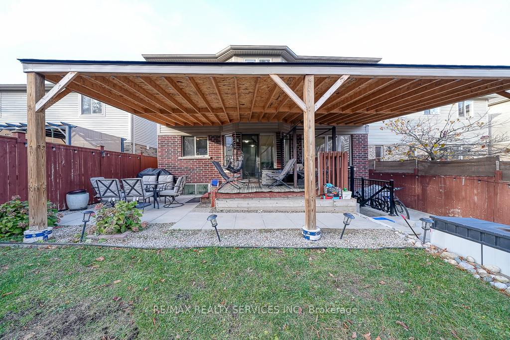 Photo 37 of 716 Robert Ferrie Drive, Kitchener — HOMEH