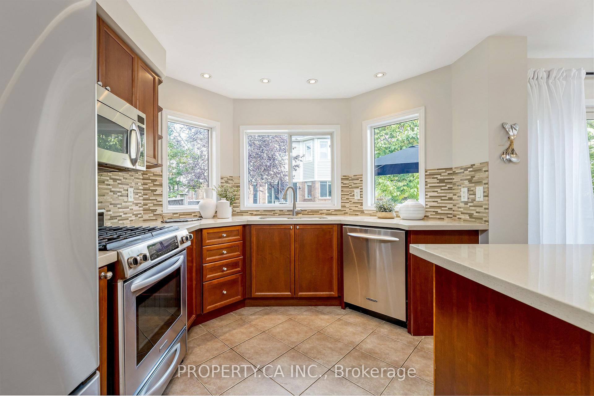Photo 11 of 654 Laughren Crescent, Milton, Coates — HOMEH