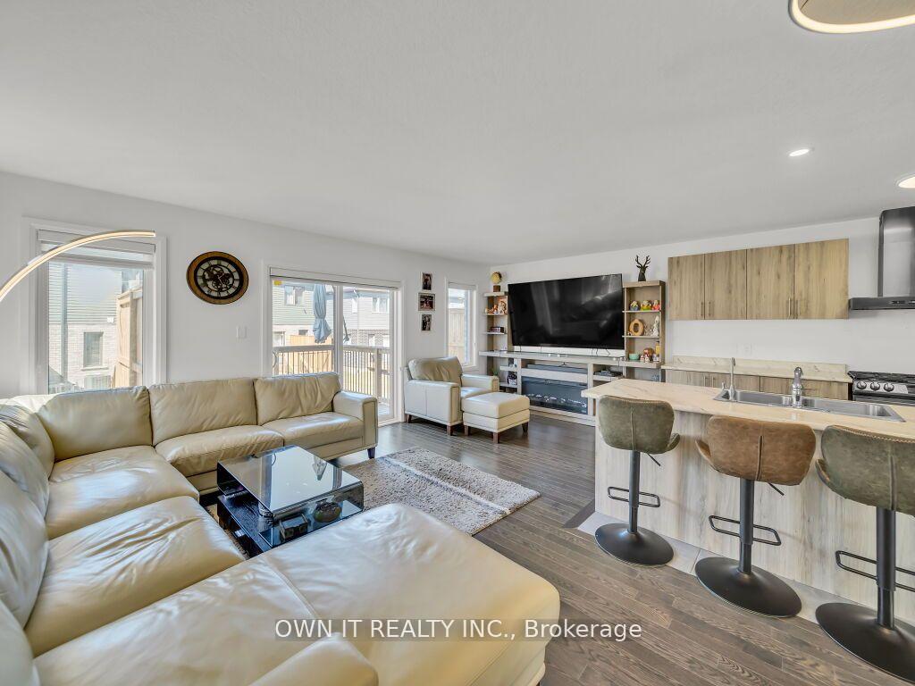 Photo 2 of 13 Shedrow Place, Kitchener — HOMEH