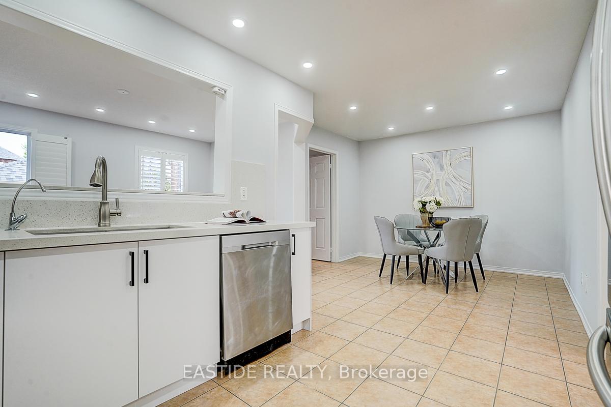 Photo 16 of 71 Andriana Crescent, Markham, Box Grove — HOMEH