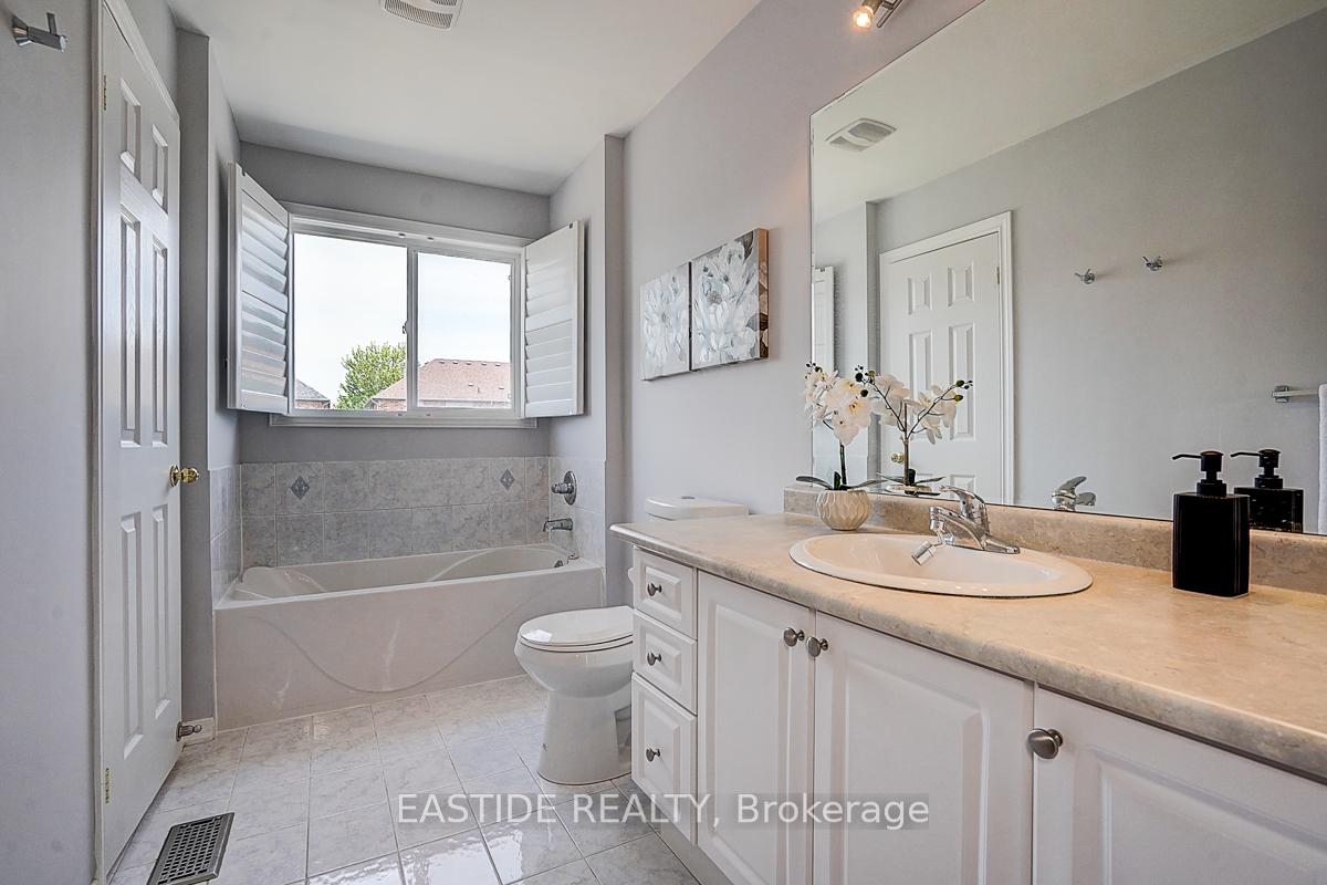 Photo 26 of 71 Andriana Crescent, Markham, Box Grove — HOMEH