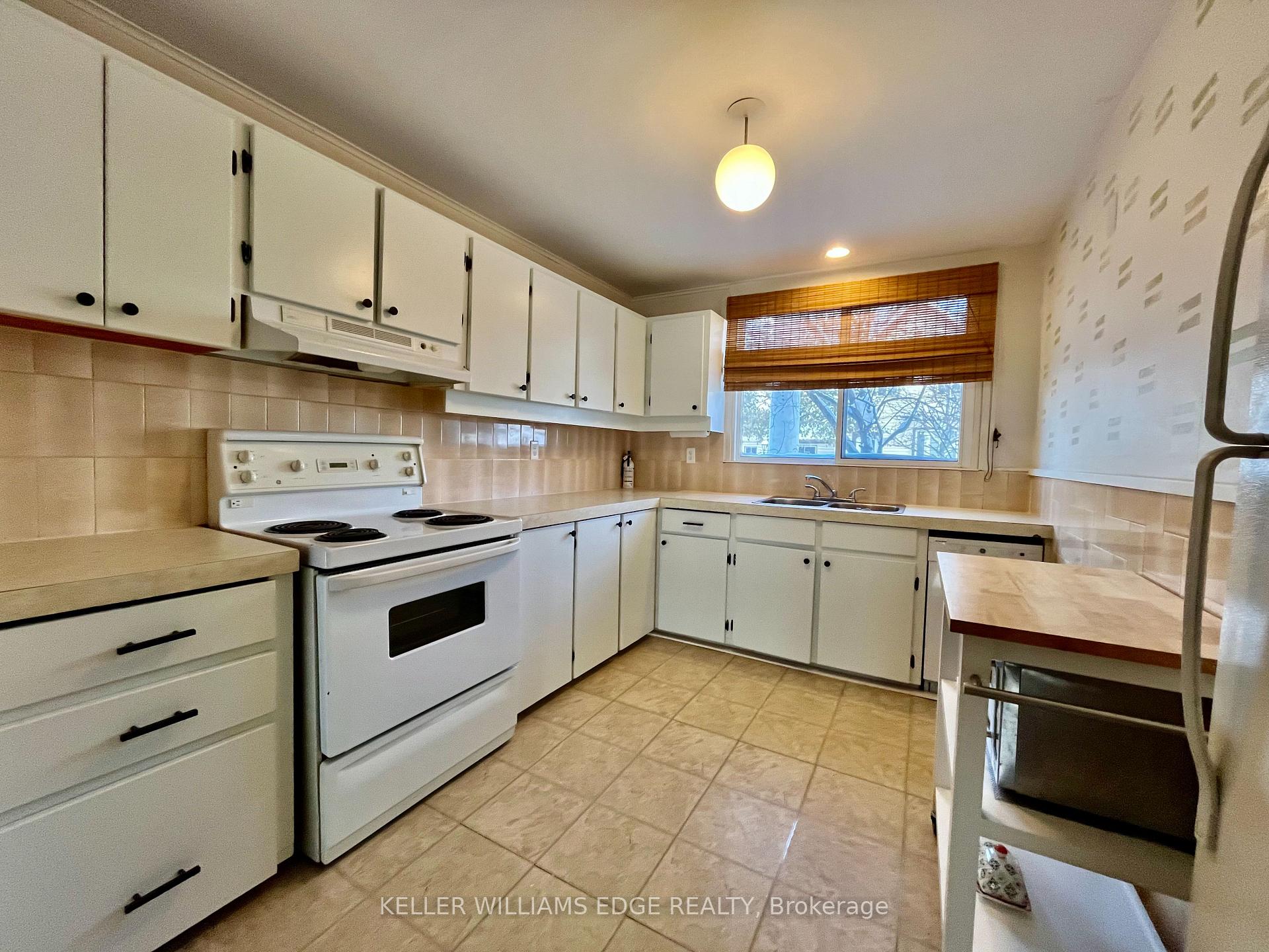 Photo 2 of 315 Hunter Street W, Hamilton, Kirkendall — HOMEH