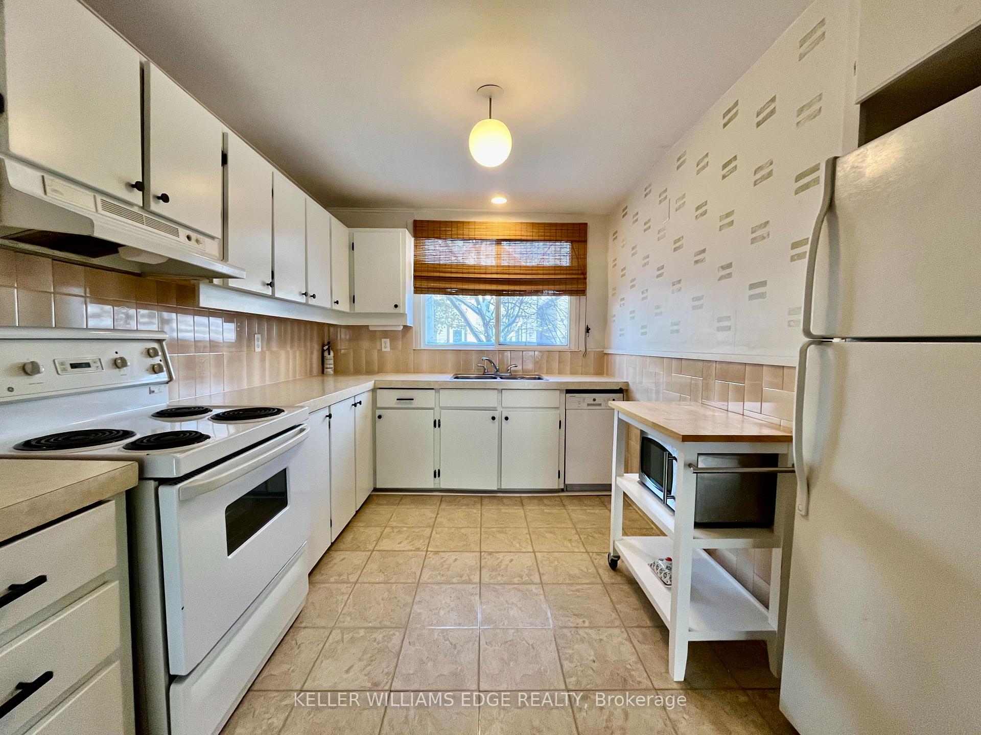 Photo 3 of 315 Hunter Street W, Hamilton, Kirkendall — HOMEH