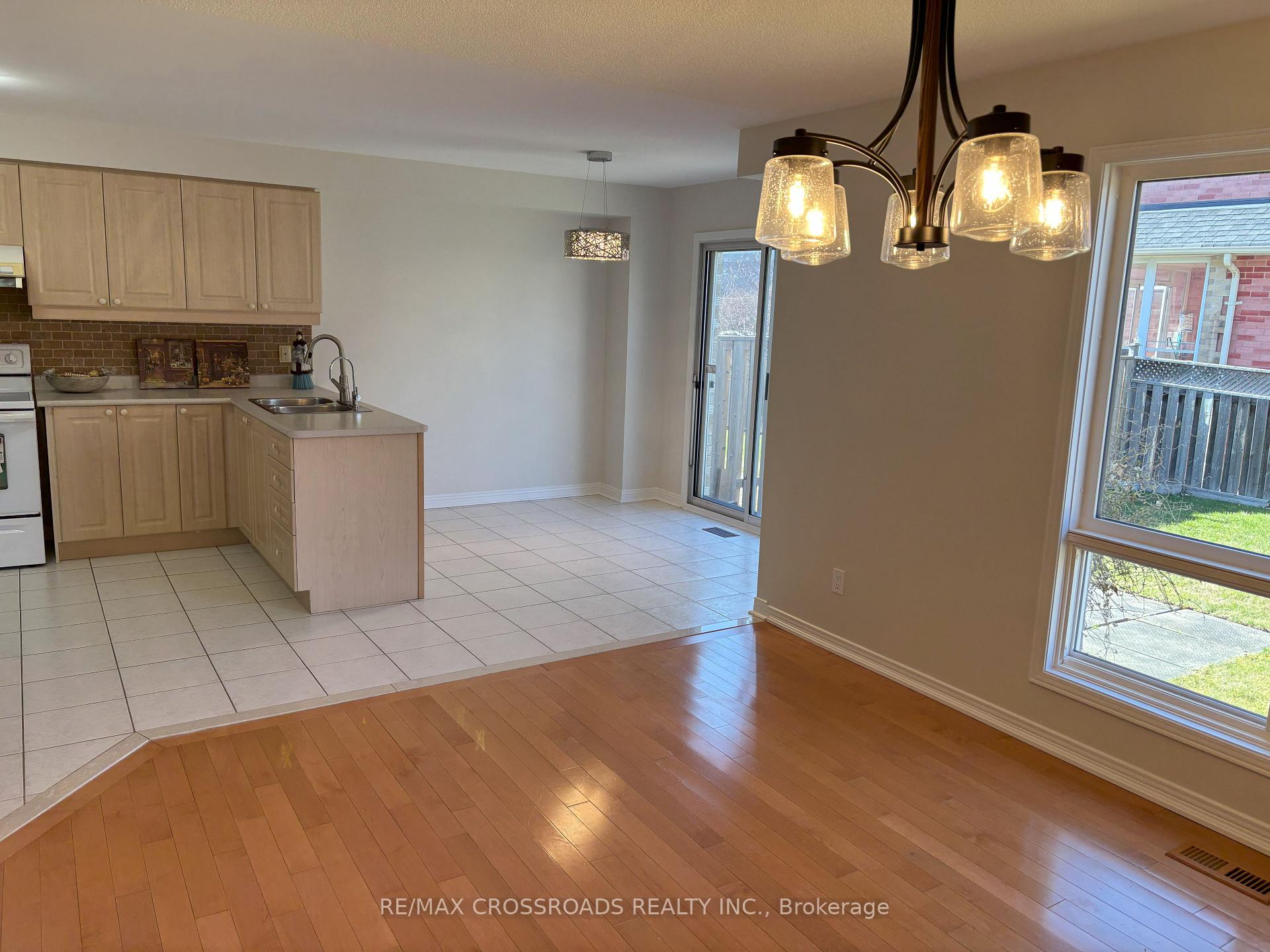 Photo 6 of 110 Halterwood Circle, Markham, Markville — HOMEH