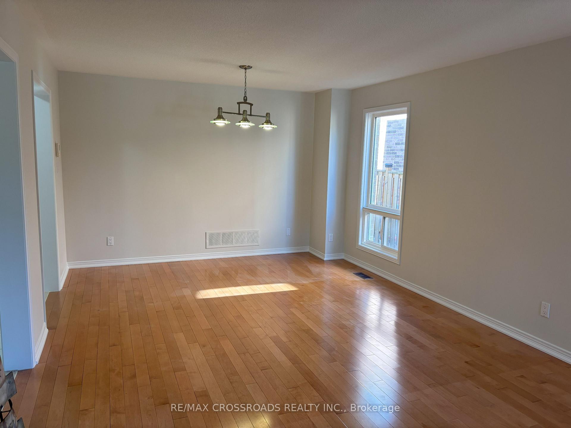 Photo 11 of 110 Halterwood Circle, Markham, Markville — HOMEH