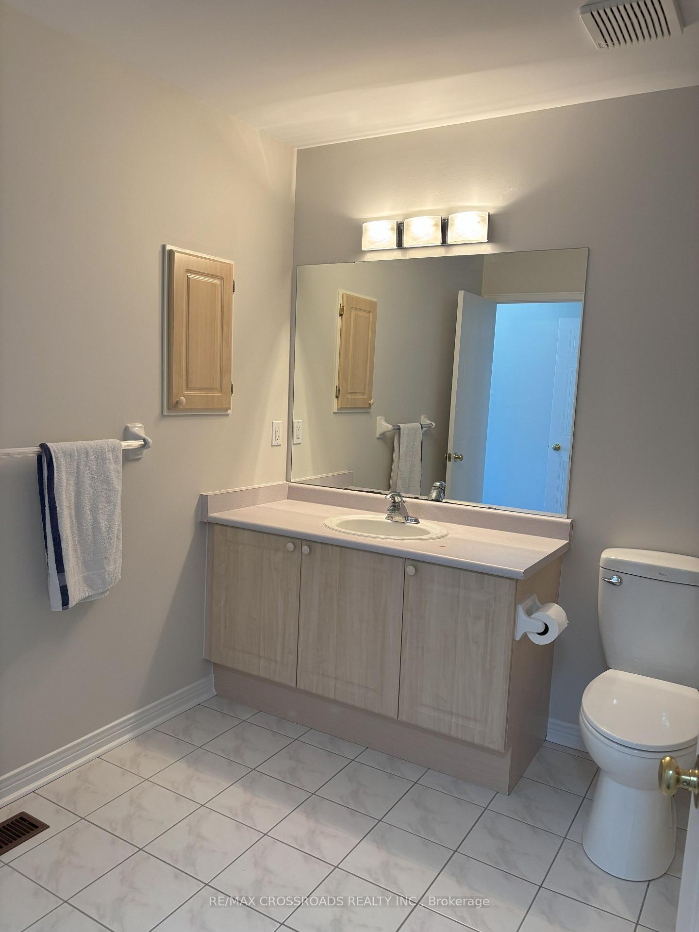 Photo 13 of 110 Halterwood Circle, Markham, Markville — HOMEH