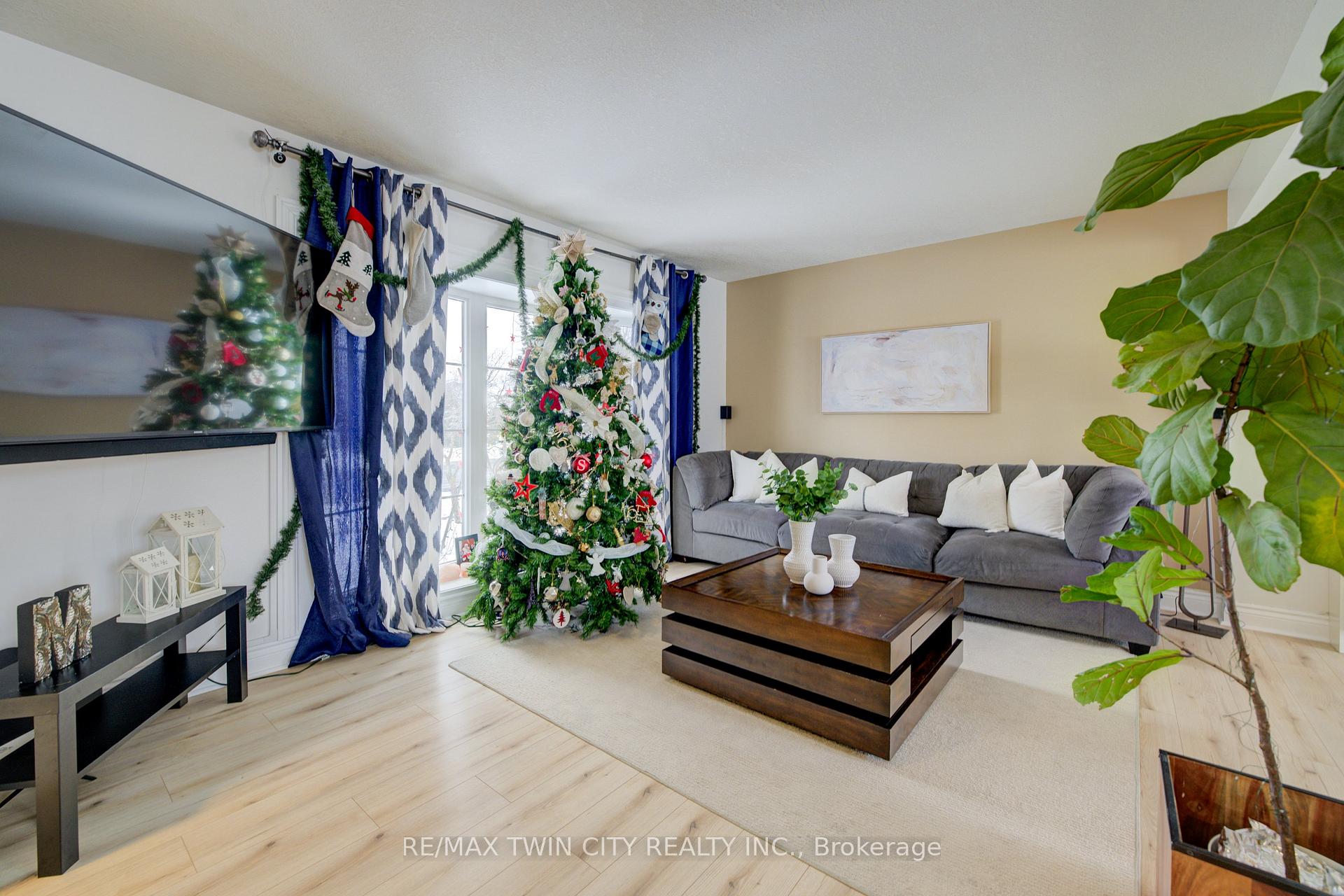 Photo 3 of 555 Westheights Drive, Kitchener — HOMEH