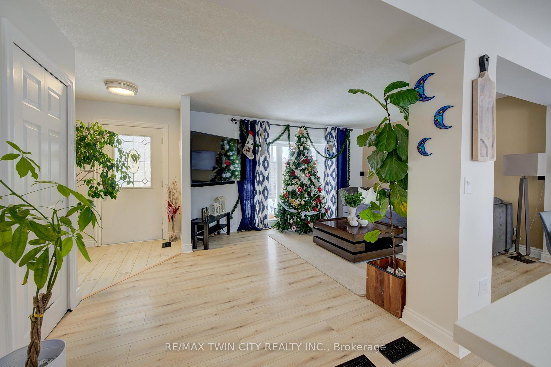 Photo 4 of 555 Westheights Drive, Kitchener — HOMEH