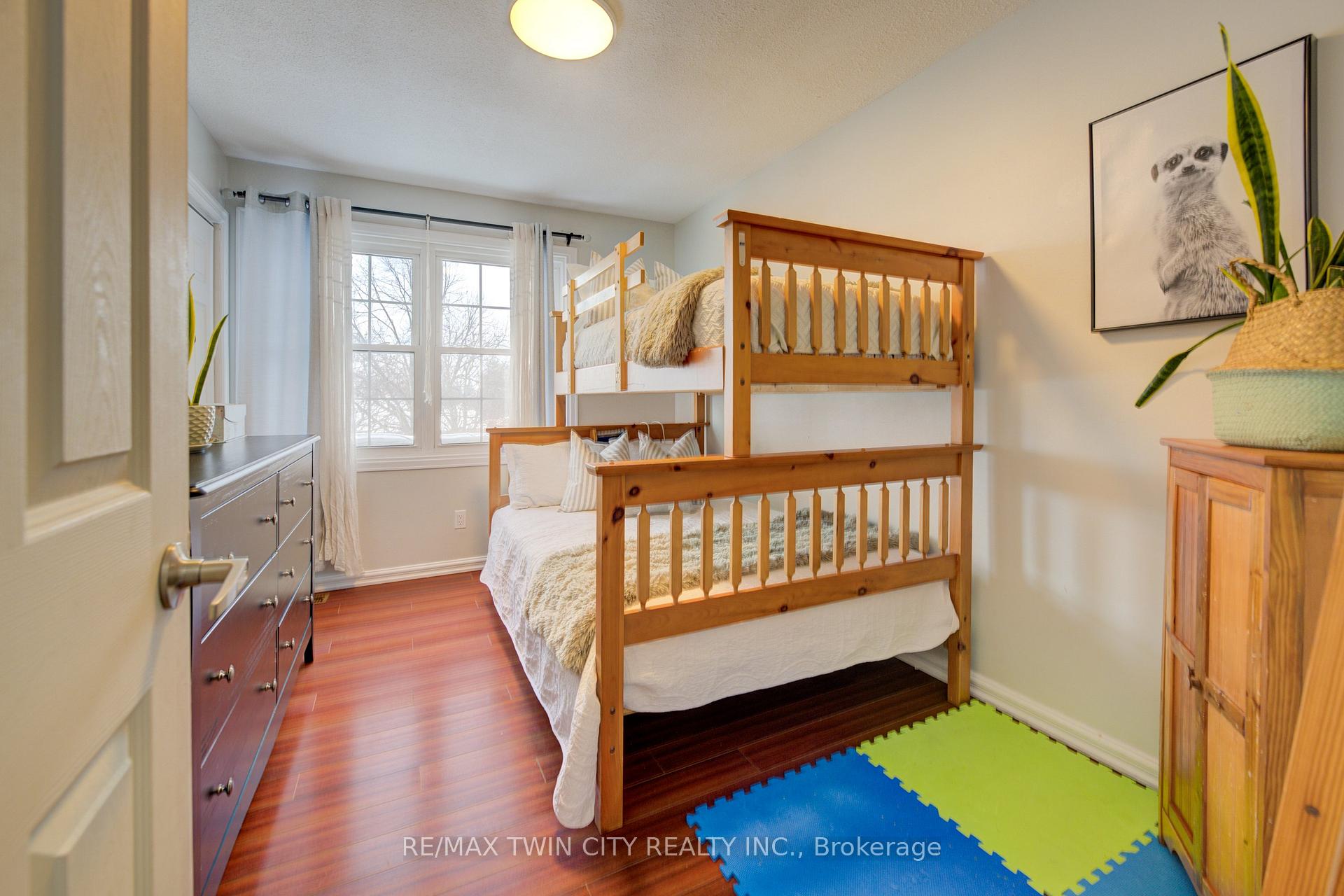Photo 11 of 555 Westheights Drive, Kitchener — HOMEH