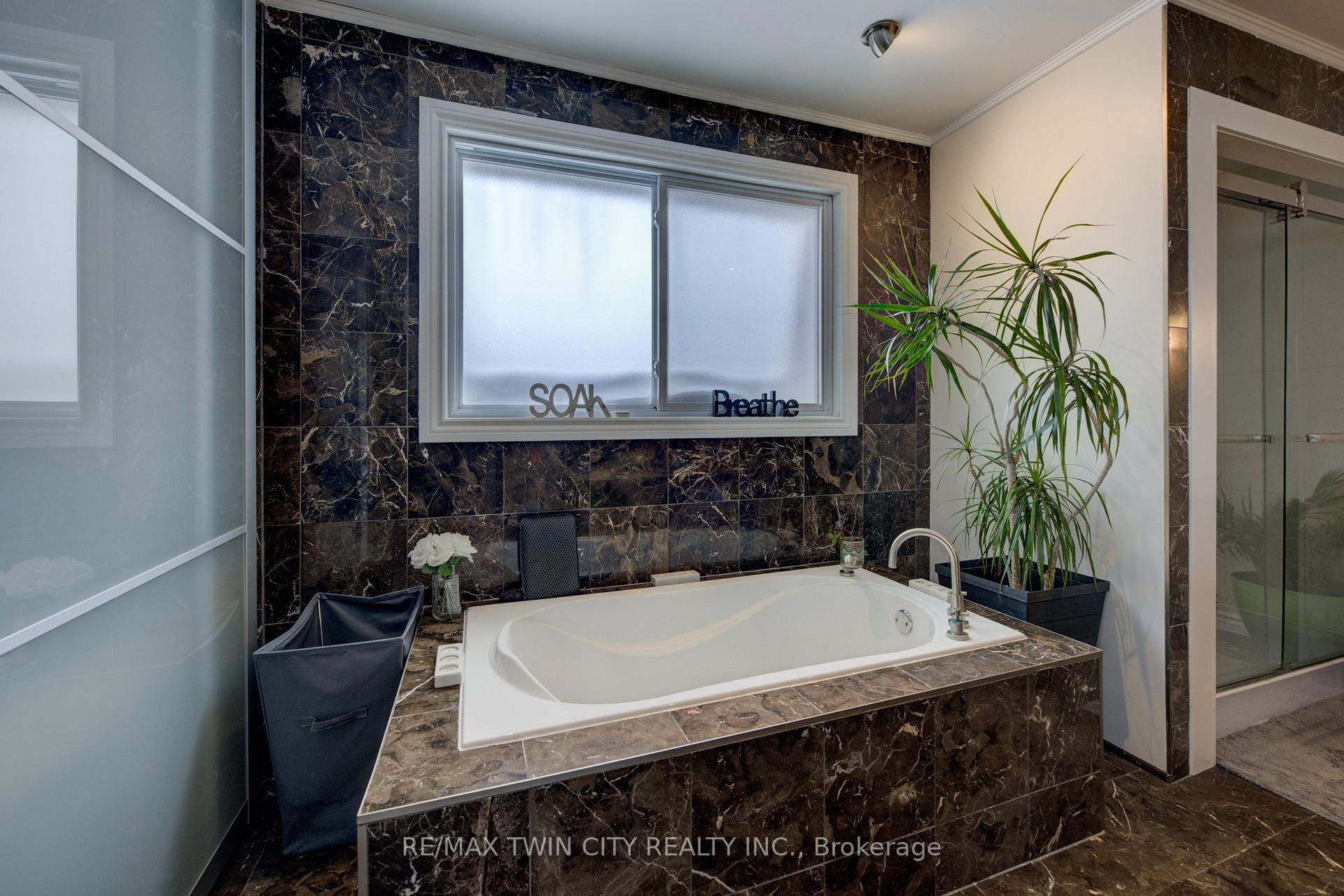 Photo 15 of 555 Westheights Drive, Kitchener — HOMEH