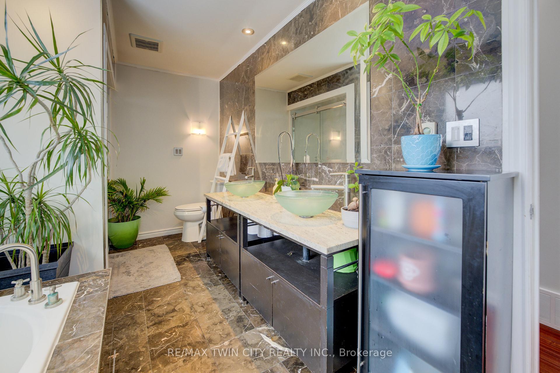 Photo 16 of 555 Westheights Drive, Kitchener — HOMEH