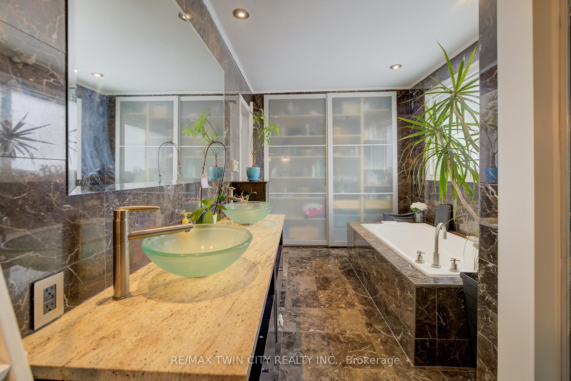 Photo 18 of 555 Westheights Drive, Kitchener — HOMEH
