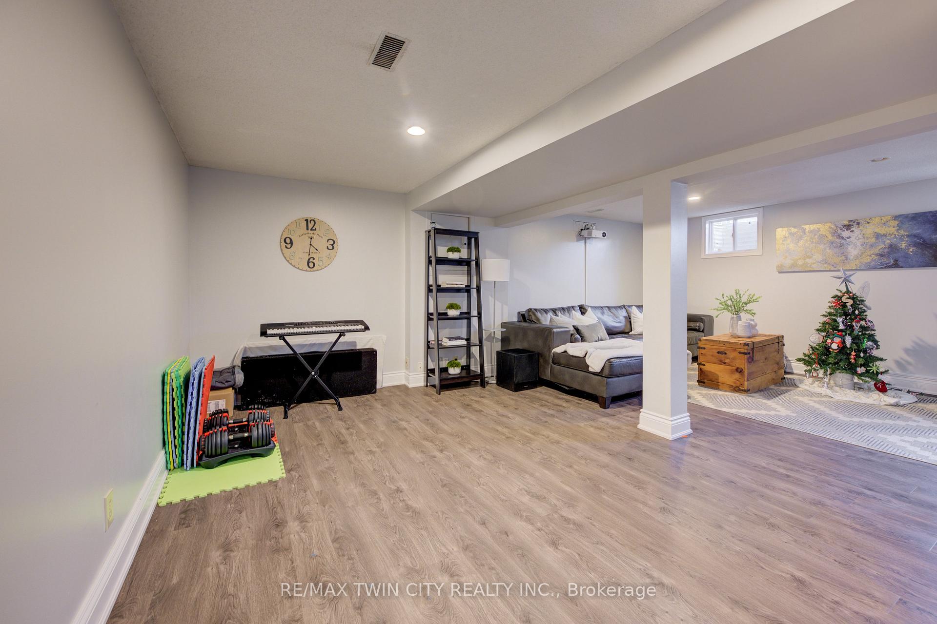 Photo 20 of 555 Westheights Drive, Kitchener — HOMEH