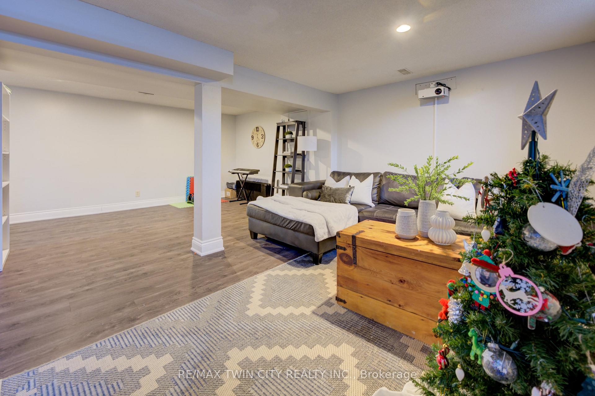 Photo 23 of 555 Westheights Drive, Kitchener — HOMEH