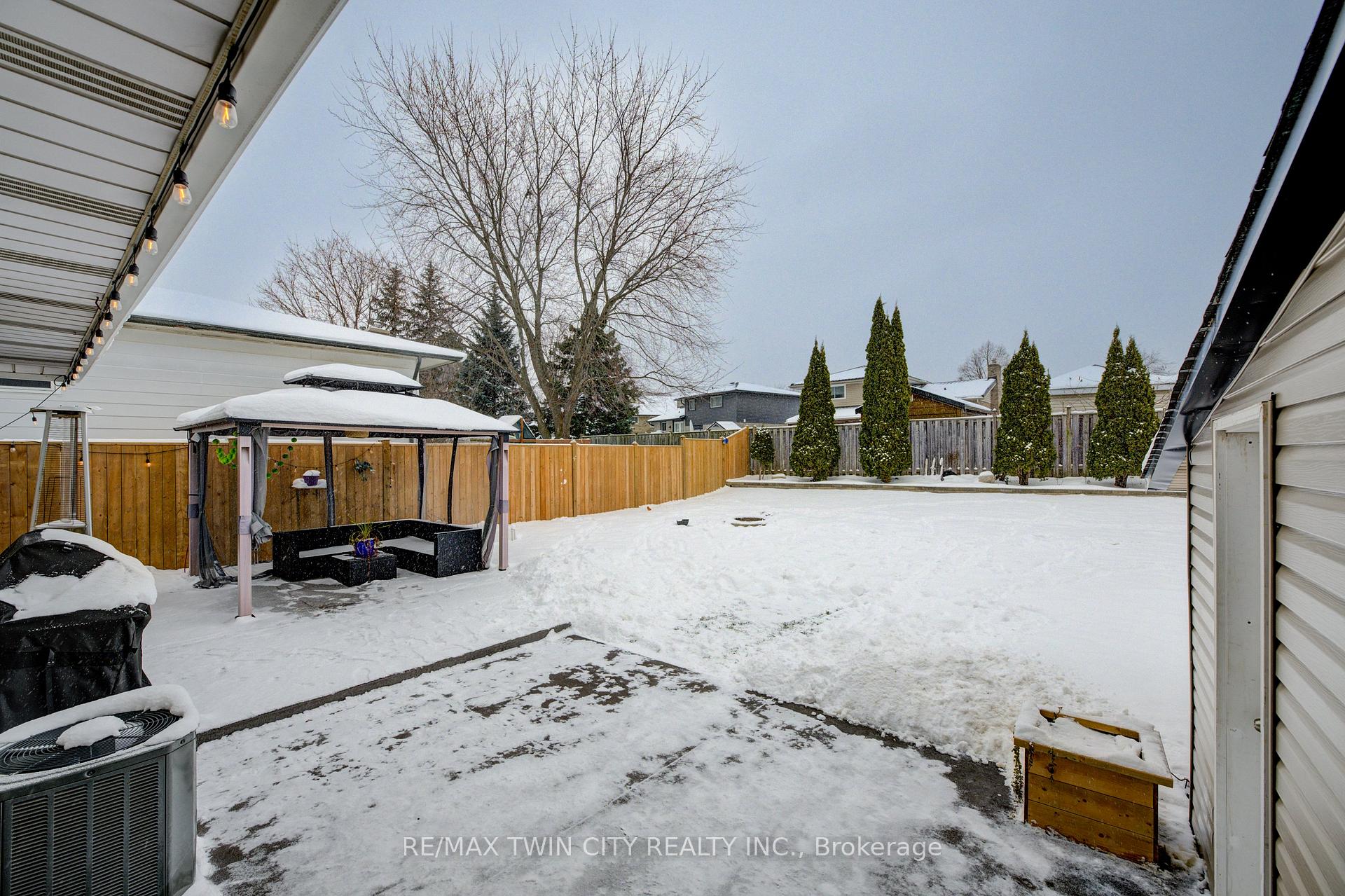 Photo 24 of 555 Westheights Drive, Kitchener — HOMEH