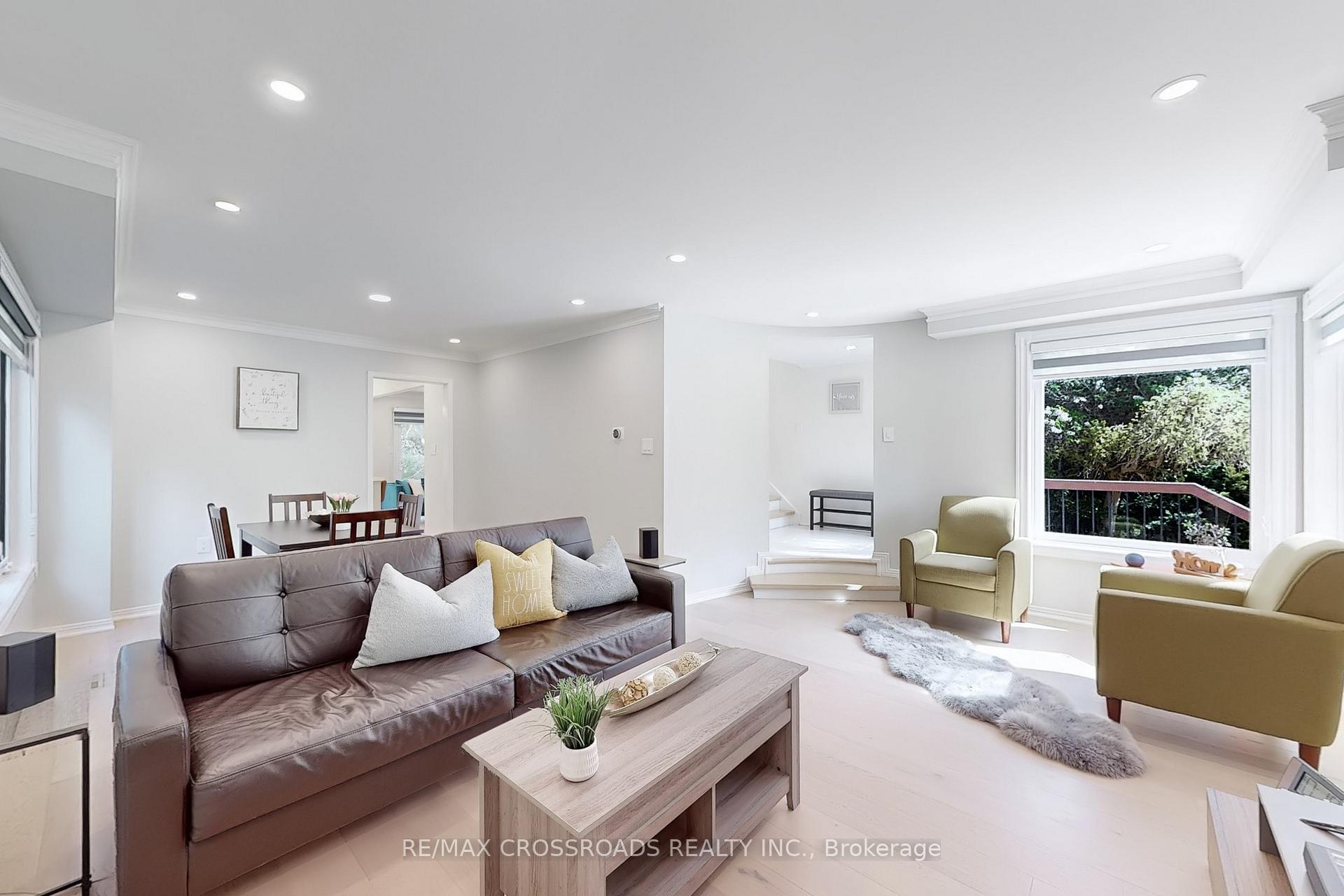 Photo 5 of 24 Dalecroft Circle, Markham, Unionville — HOMEH