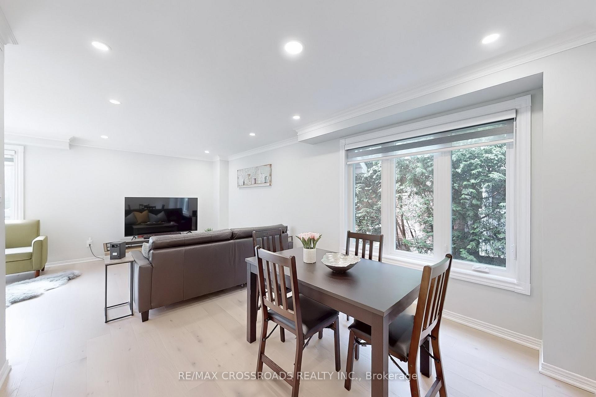 Photo 6 of 24 Dalecroft Circle, Markham, Unionville — HOMEH