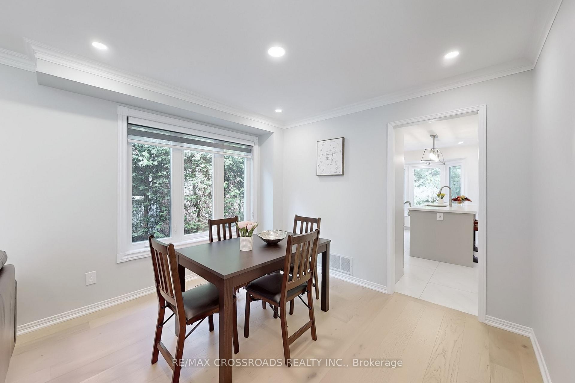 Photo 7 of 24 Dalecroft Circle, Markham, Unionville — HOMEH