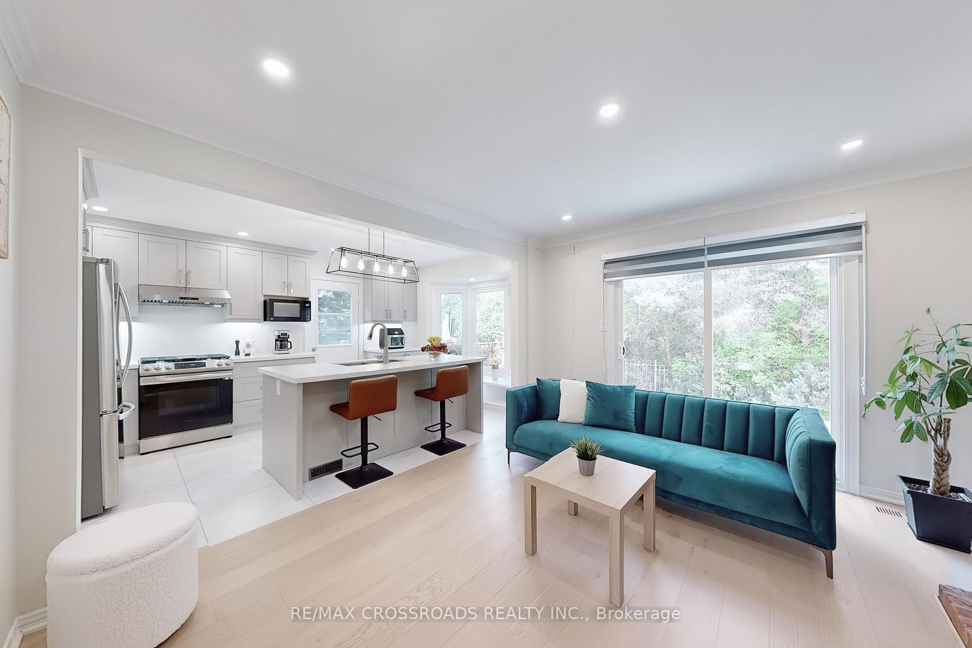 Photo 10 of 24 Dalecroft Circle, Markham, Unionville — HOMEH