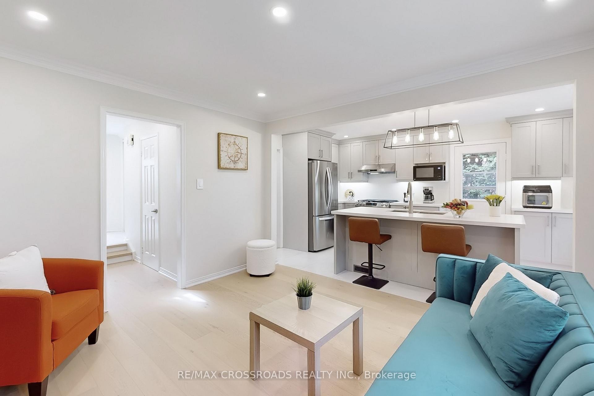 Photo 11 of 24 Dalecroft Circle, Markham, Unionville — HOMEH