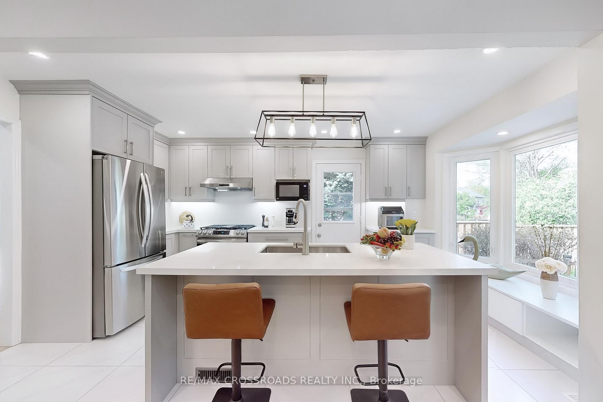 Photo 12 of 24 Dalecroft Circle, Markham, Unionville — HOMEH