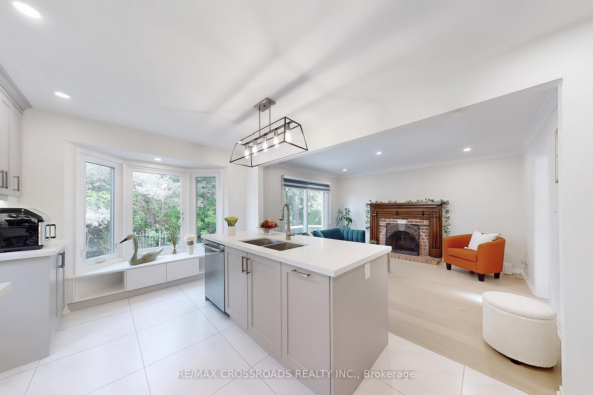 Photo 14 of 24 Dalecroft Circle, Markham, Unionville — HOMEH