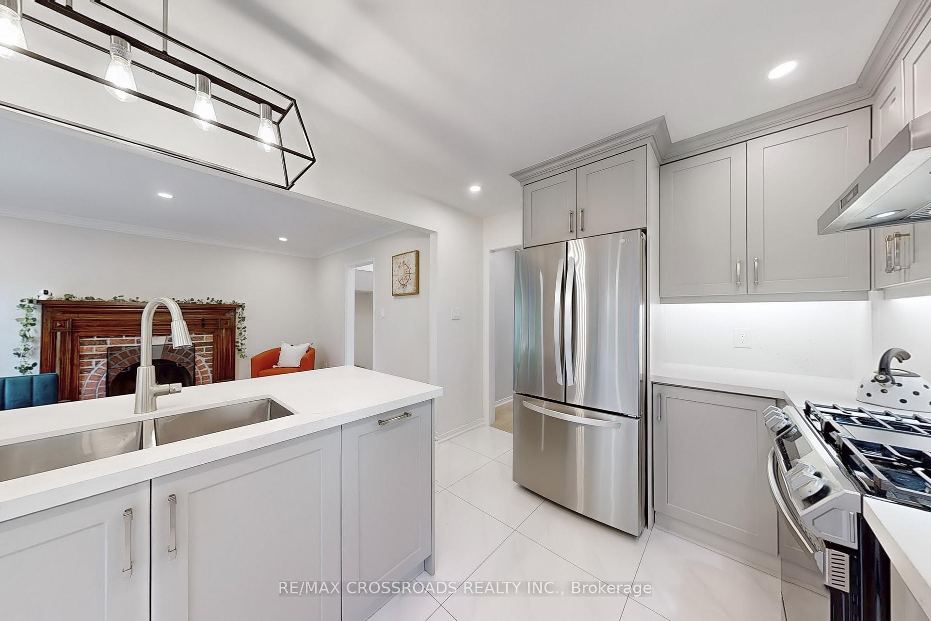 Photo 15 of 24 Dalecroft Circle, Markham, Unionville — HOMEH