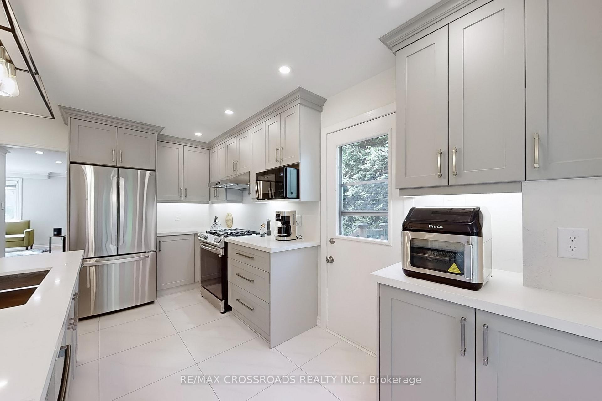 Photo 16 of 24 Dalecroft Circle, Markham, Unionville — HOMEH