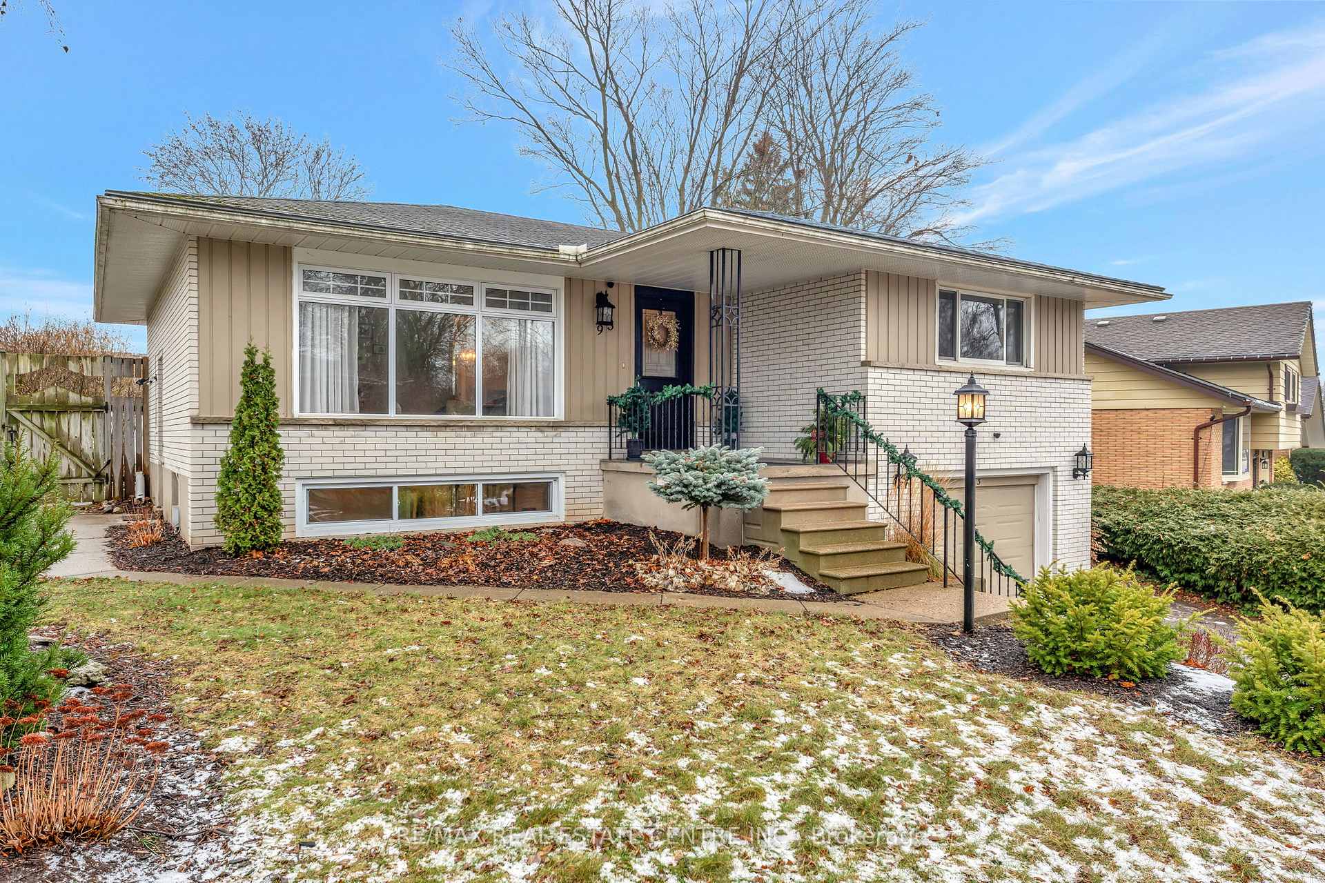Photo 1 of 93 Crosby Drive, Kitchener — HOMEH