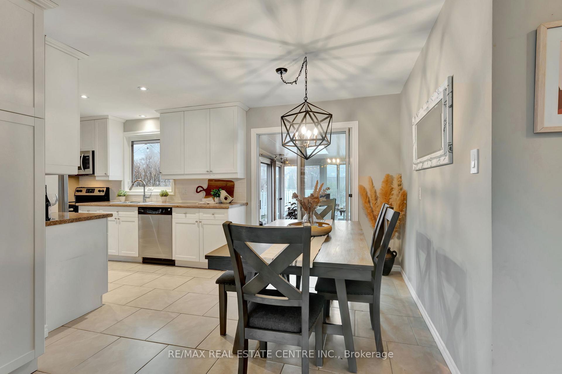 Photo 9 of 93 Crosby Drive, Kitchener — HOMEH