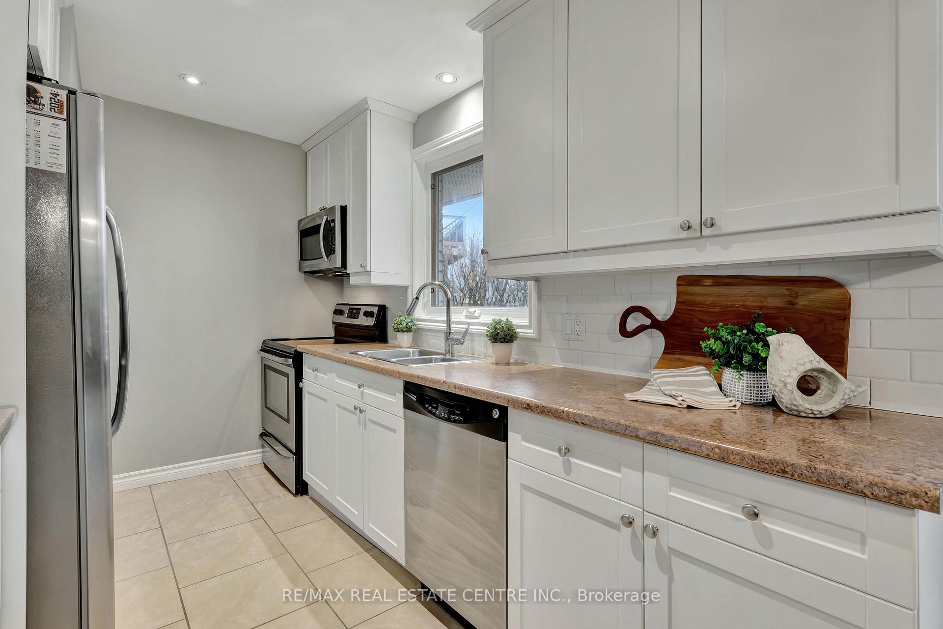 Photo 11 of 93 Crosby Drive, Kitchener — HOMEH