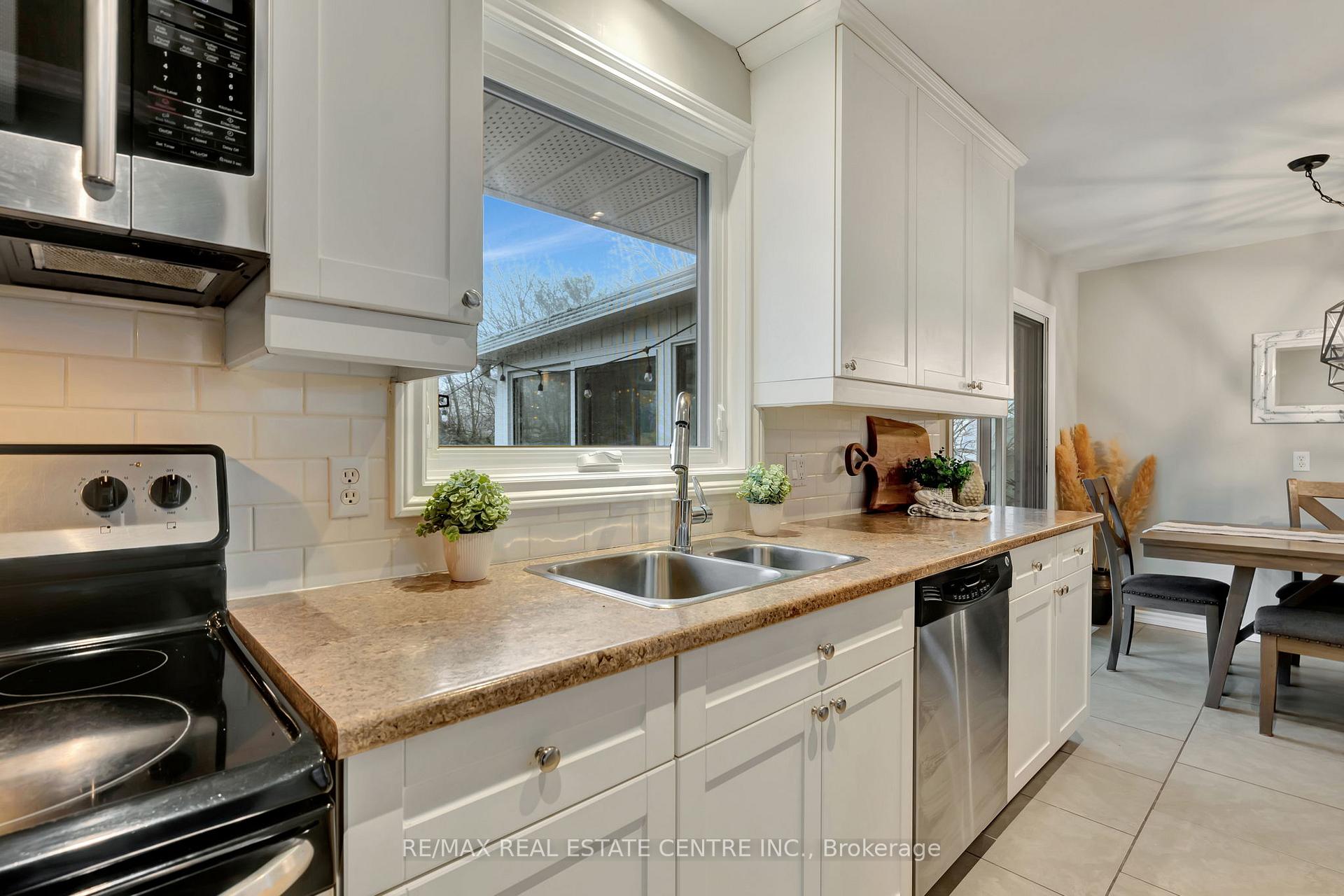 Photo 13 of 93 Crosby Drive, Kitchener — HOMEH