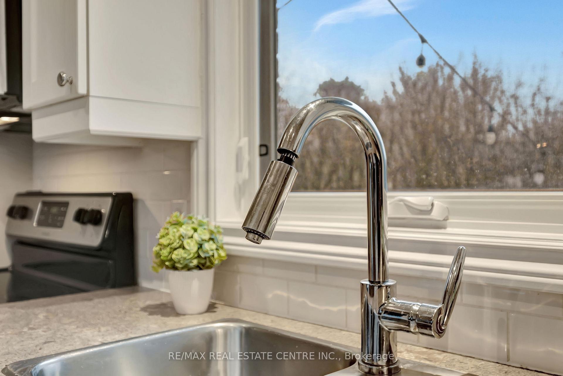 Photo 14 of 93 Crosby Drive, Kitchener — HOMEH